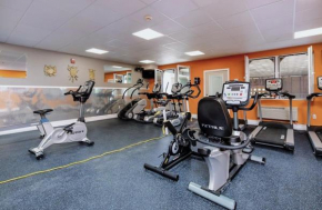 2BR Suite at The Grand Castle Pool Gym & Parking